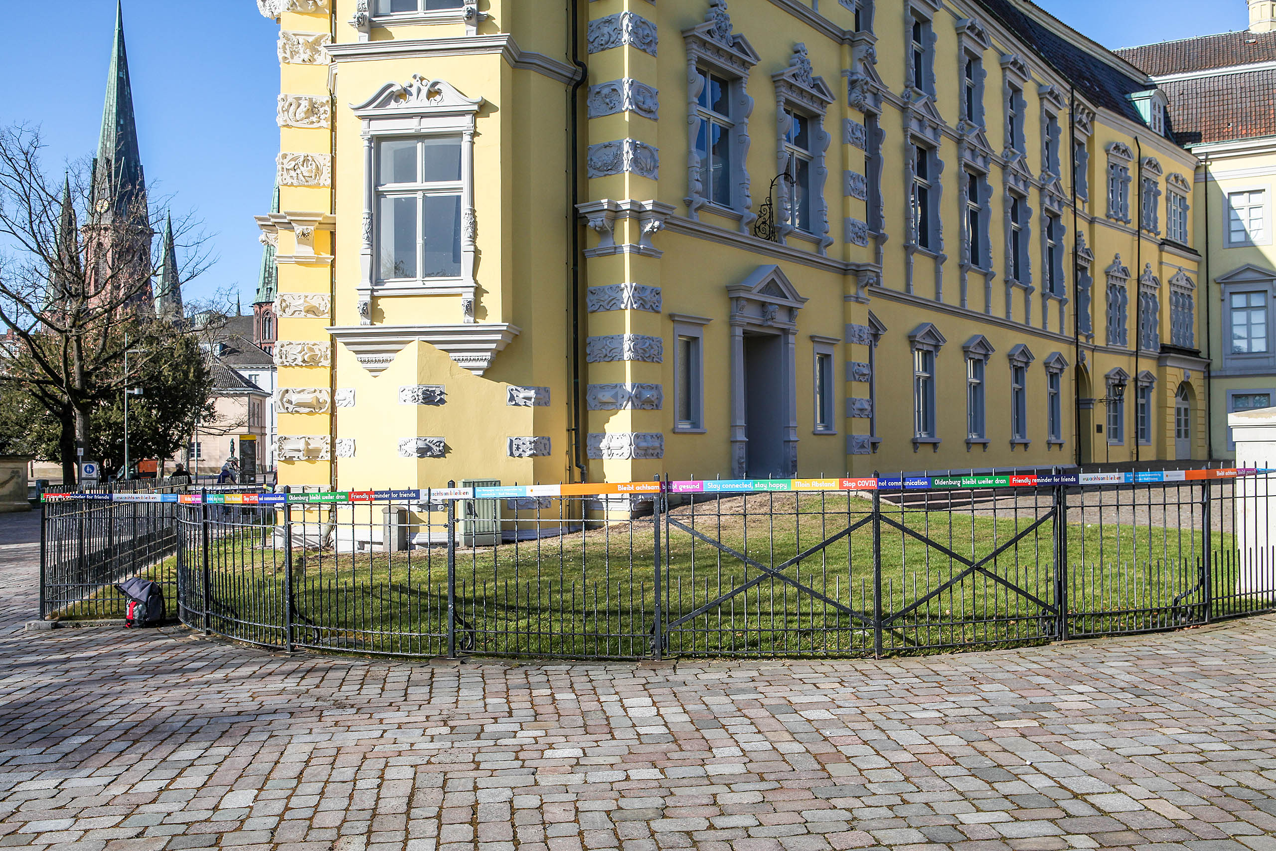 Installation Flatterband am Schloss. Robert Hoffmann-Lohse, #wachtsambleiben