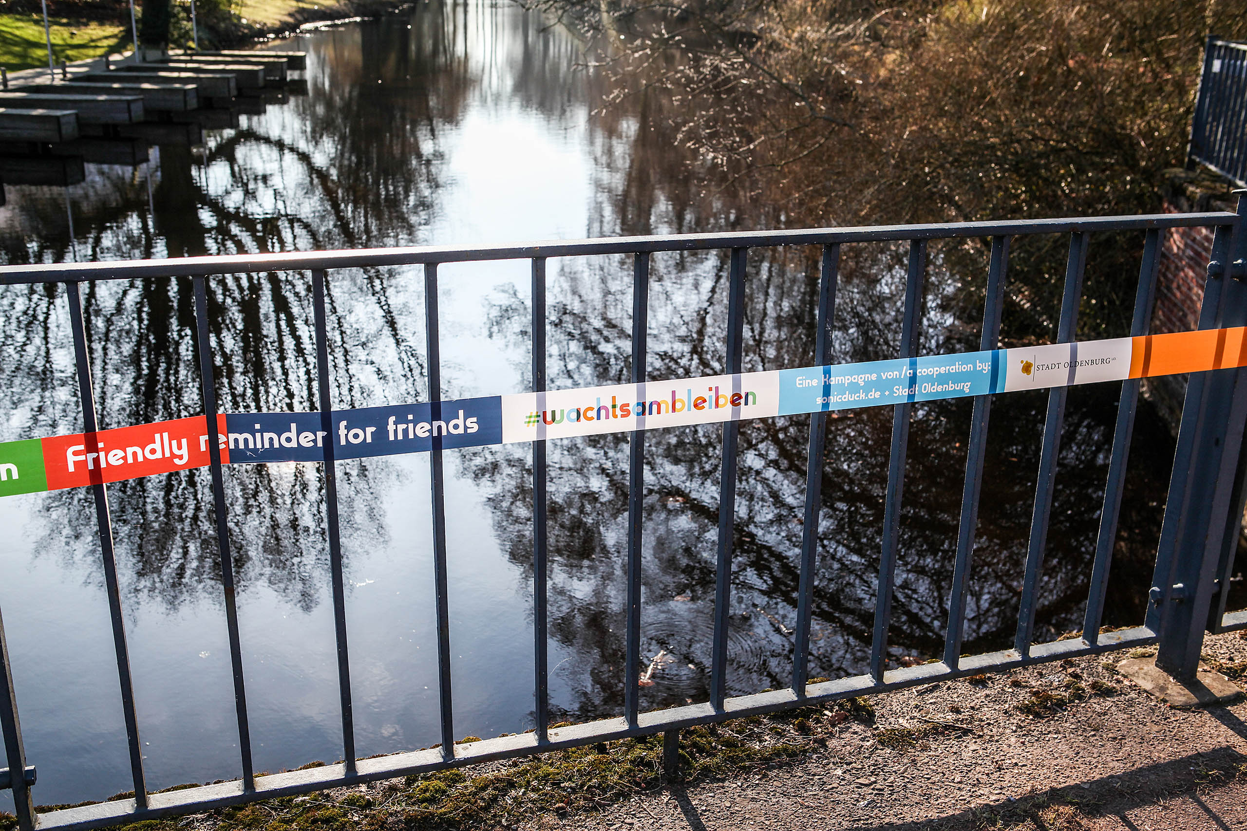 Installation Flatterband. Robert Hoffmann-Lohse, #wachtsambleiben